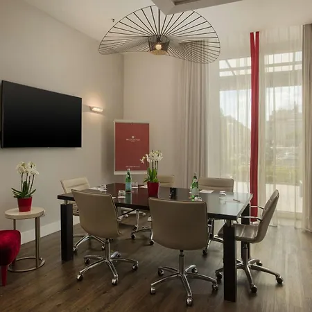 إن إتش كولكشن بالاتسو سينكويتشينتو روما