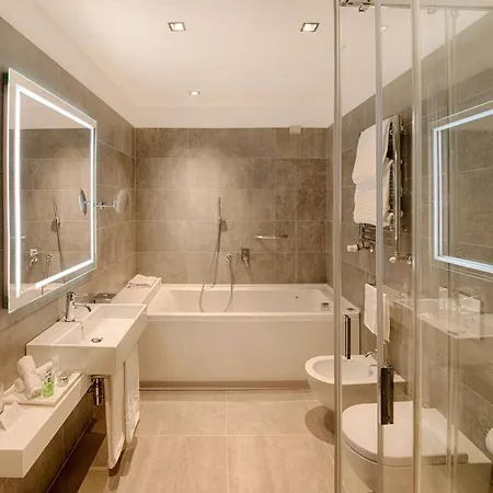 Hotel Nh Collection Palazzo Cinquecento 5*