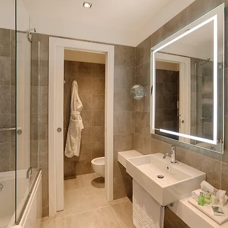 فندق إن إتش كولكشن بالاتسو سينكويتشينتو 5*