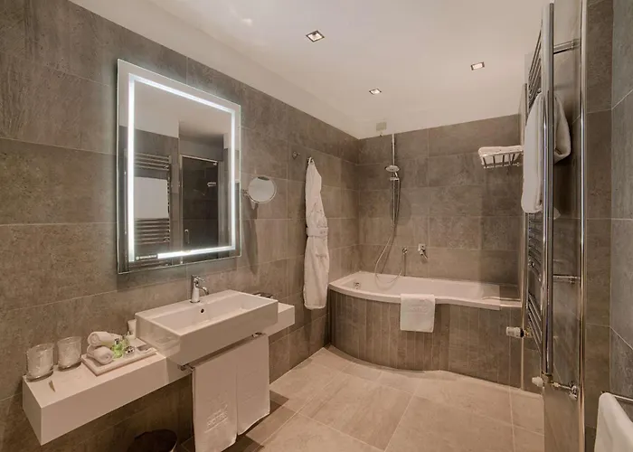 إن إتش كولكشن بالاتسو سينكويتشينتو 5*