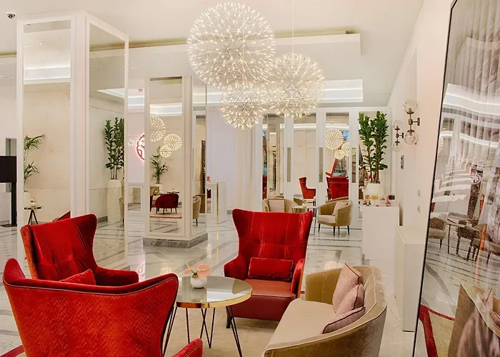 إن إتش كولكشن بالاتسو سينكويتشينتو فندق 5*