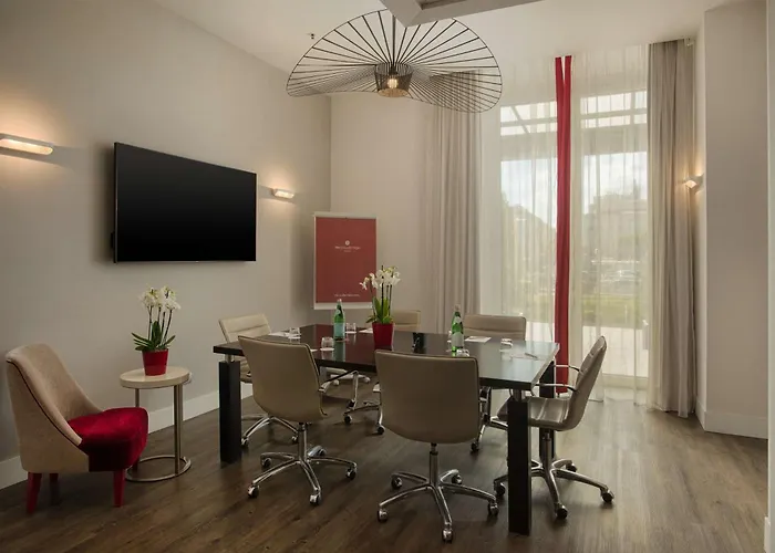 إن إتش كولكشن بالاتسو سينكويتشينتو روما