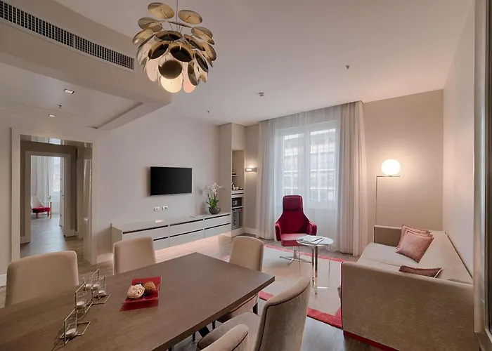 إن إتش كولكشن بالاتسو سينكويتشينتو فندق 5*