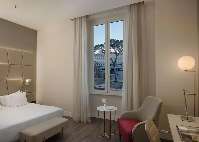 إن إتش كولكشن بالاتسو سينكويتشينتو