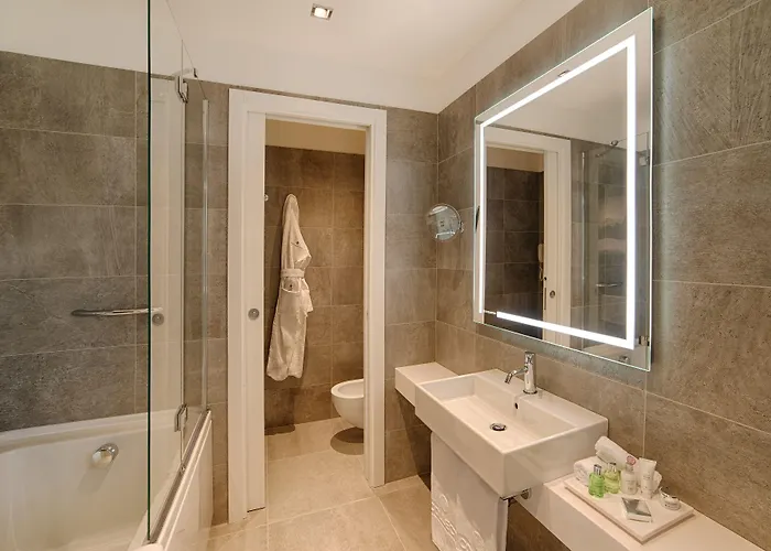 فندق إن إتش كولكشن بالاتسو سينكويتشينتو 5*