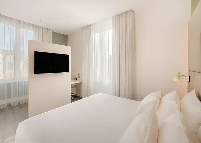 إن إتش كولكشن بالاتسو سينكويتشينتو 5*