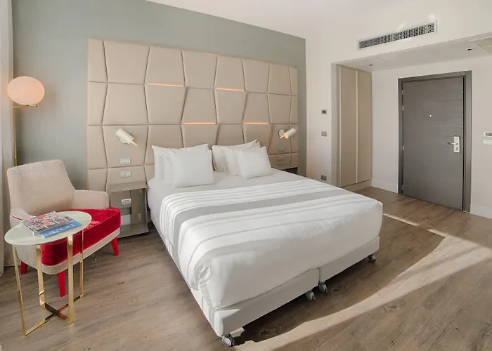 فندق إن إتش كولكشن بالاتسو سينكويتشينتو 5*