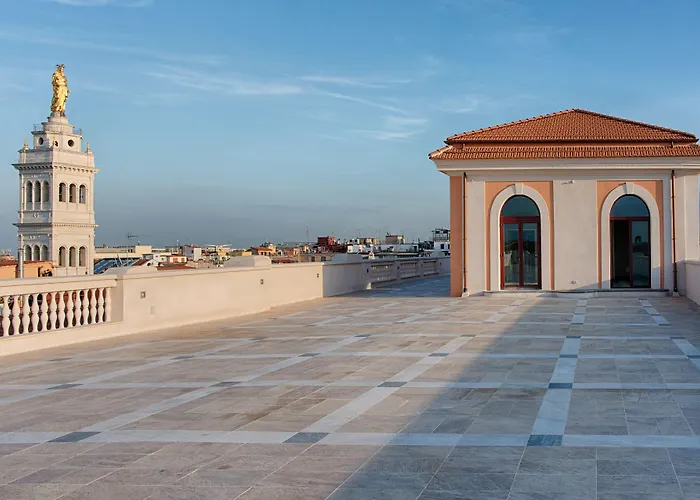 إن إتش كولكشن بالاتسو سينكويتشينتو